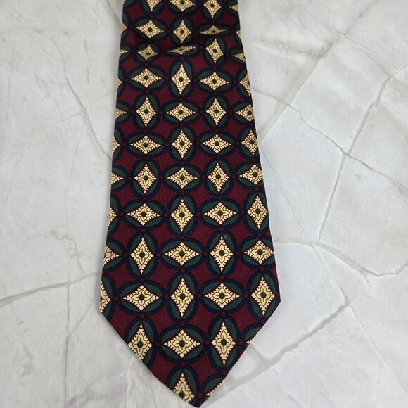 Brooks Brothers 100% Silk Men's Tie Red Blue Green Cream Oval & Diamond Pattern - Picture 2 of 6